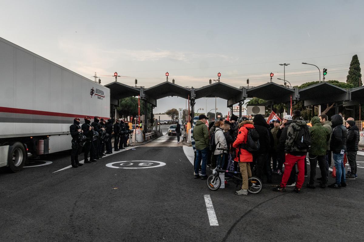 Nueva jornada de huelga en Mercabarna en las empresas de frutas y verduras