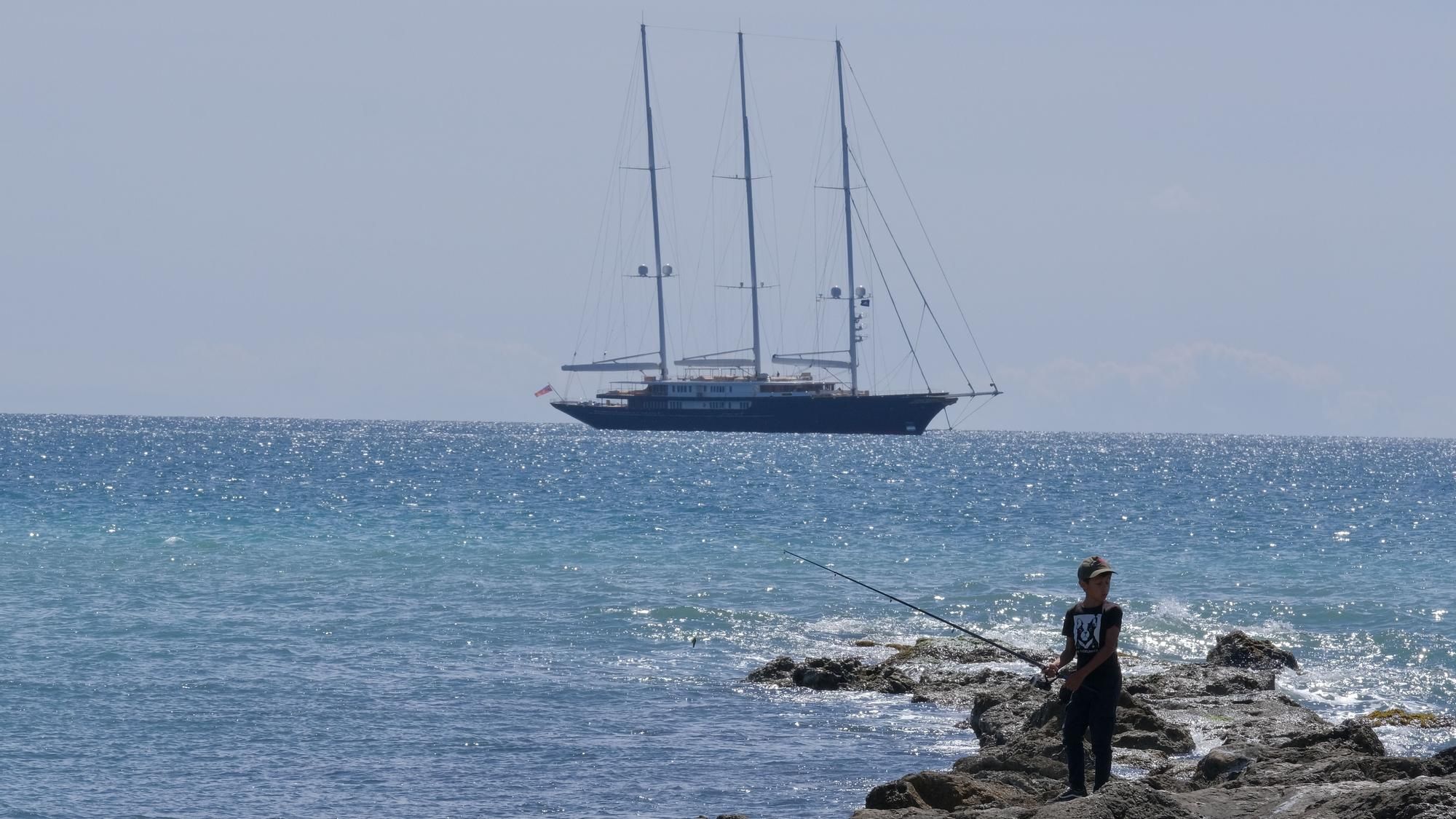 Die Gigayacht "Koru" von Jeff Bezos liegt in der Bucht von Palma de Mallorca