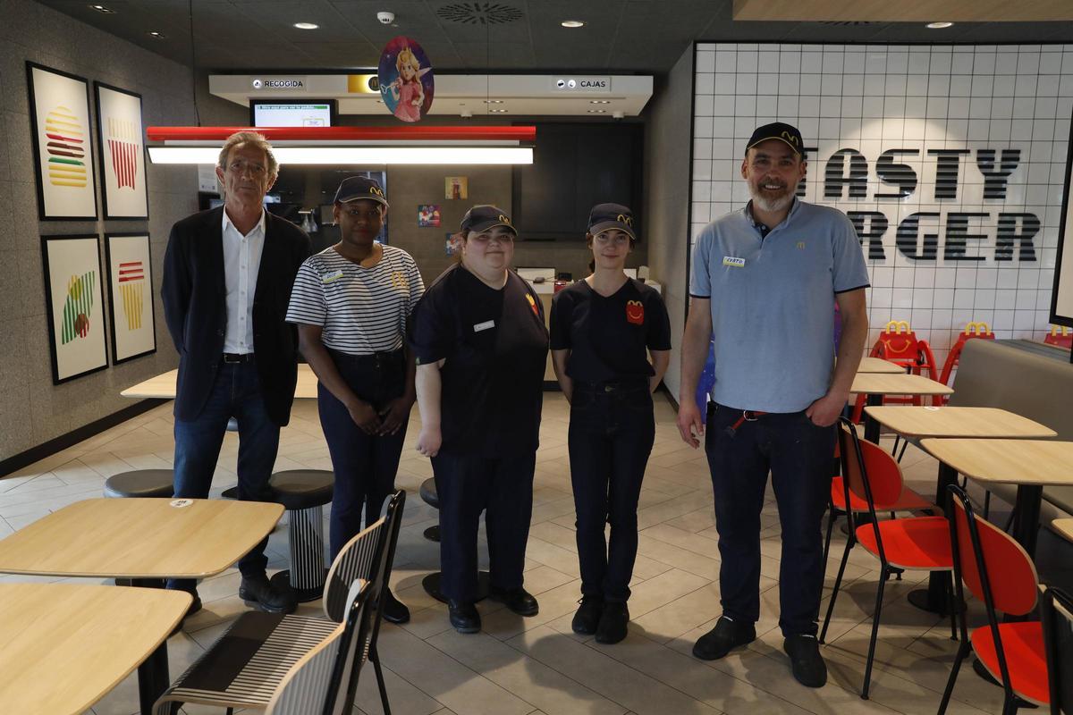 Parte de la plantilla de Mcdonald's en Avilés