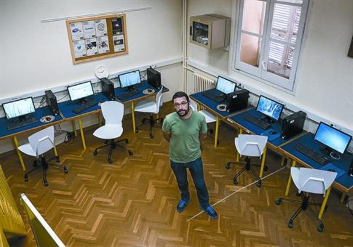 Antiga sala de lectura 8 David Lladó, a l’aula del Raconet, on ara s’ensenya informàtica. Antiga sala de lectura 8 David Lladó, a l’aula del Raconet, on ara s’ensenya informàtica.