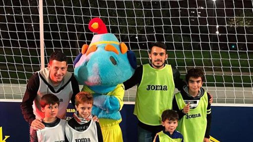 El Villarreal visita la feria del Maratón de Valencia