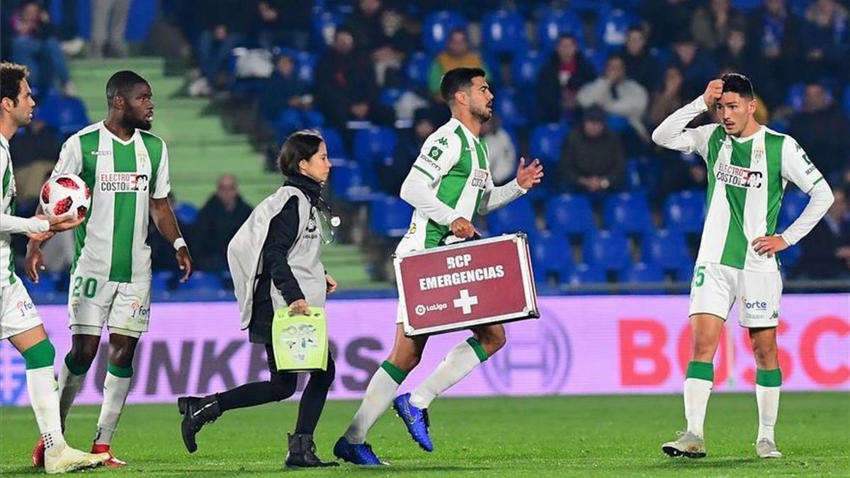 Aythami (en el centro) y Loureiro (derecha) se enfrentarán por un puesto en la final por el ascenso a Segunda.