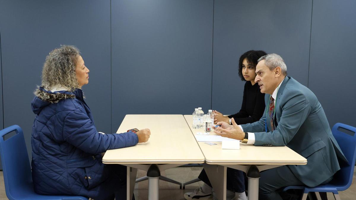 Más de cincuenta abogados voluntarios atienden las consultas