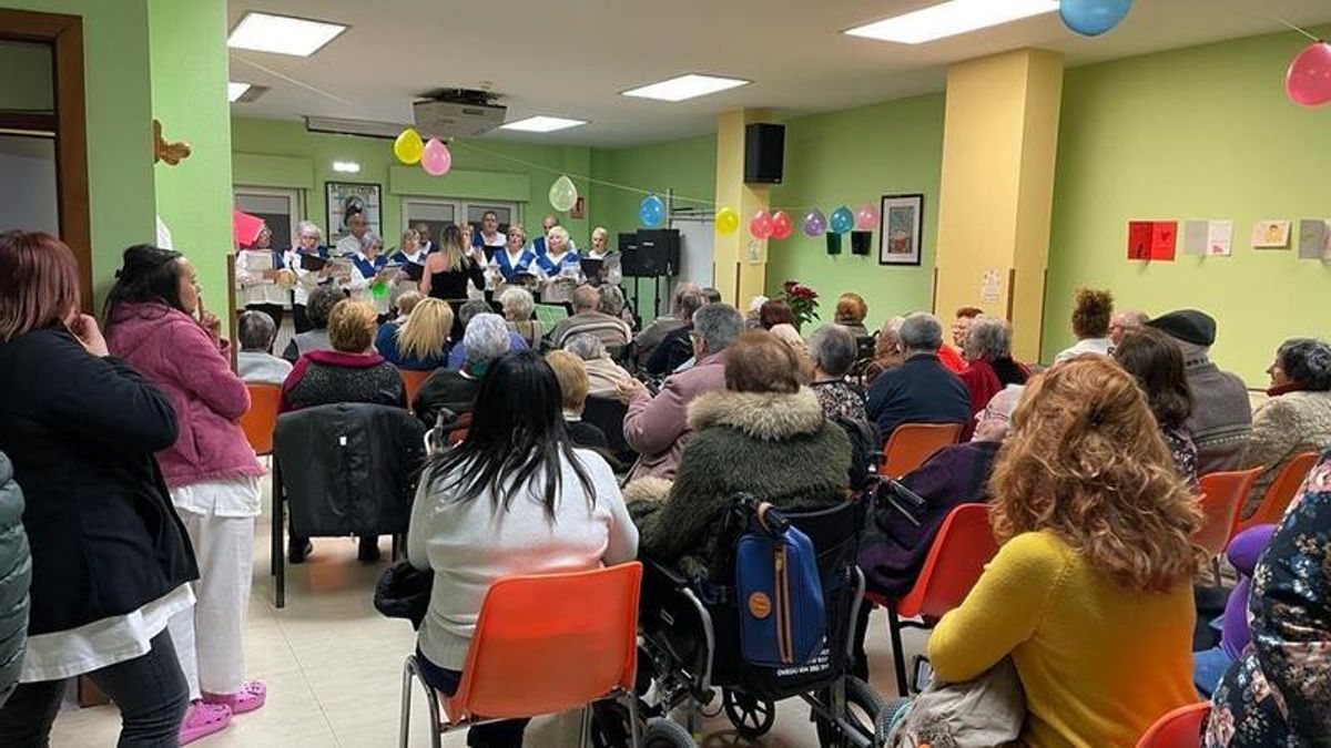 Una fiesta navideña en la residencia Valle del Caudal