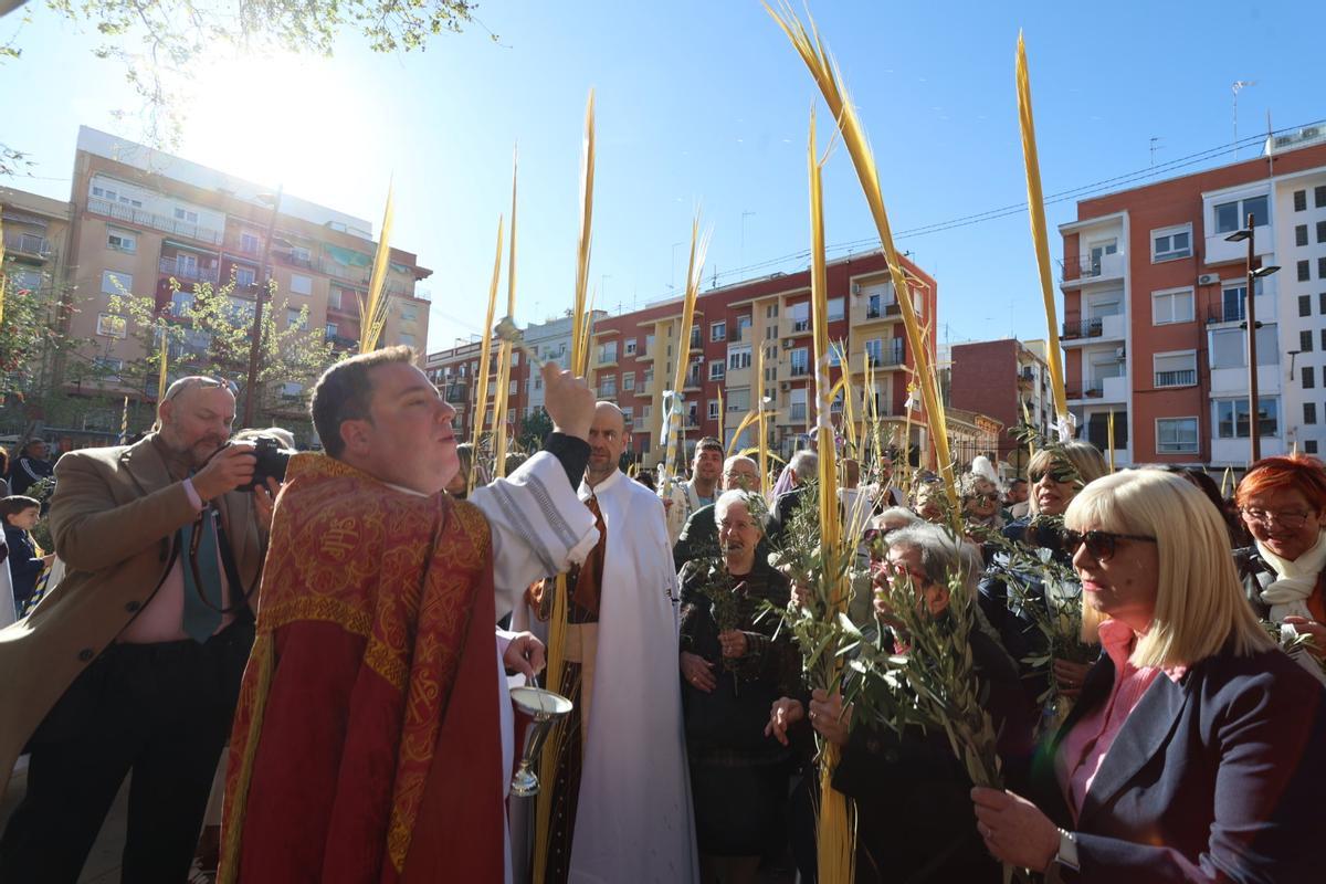 València da el pistoletazo de salida a los días grandes de la Semana Santa con la procesión del Domingo de Ramos