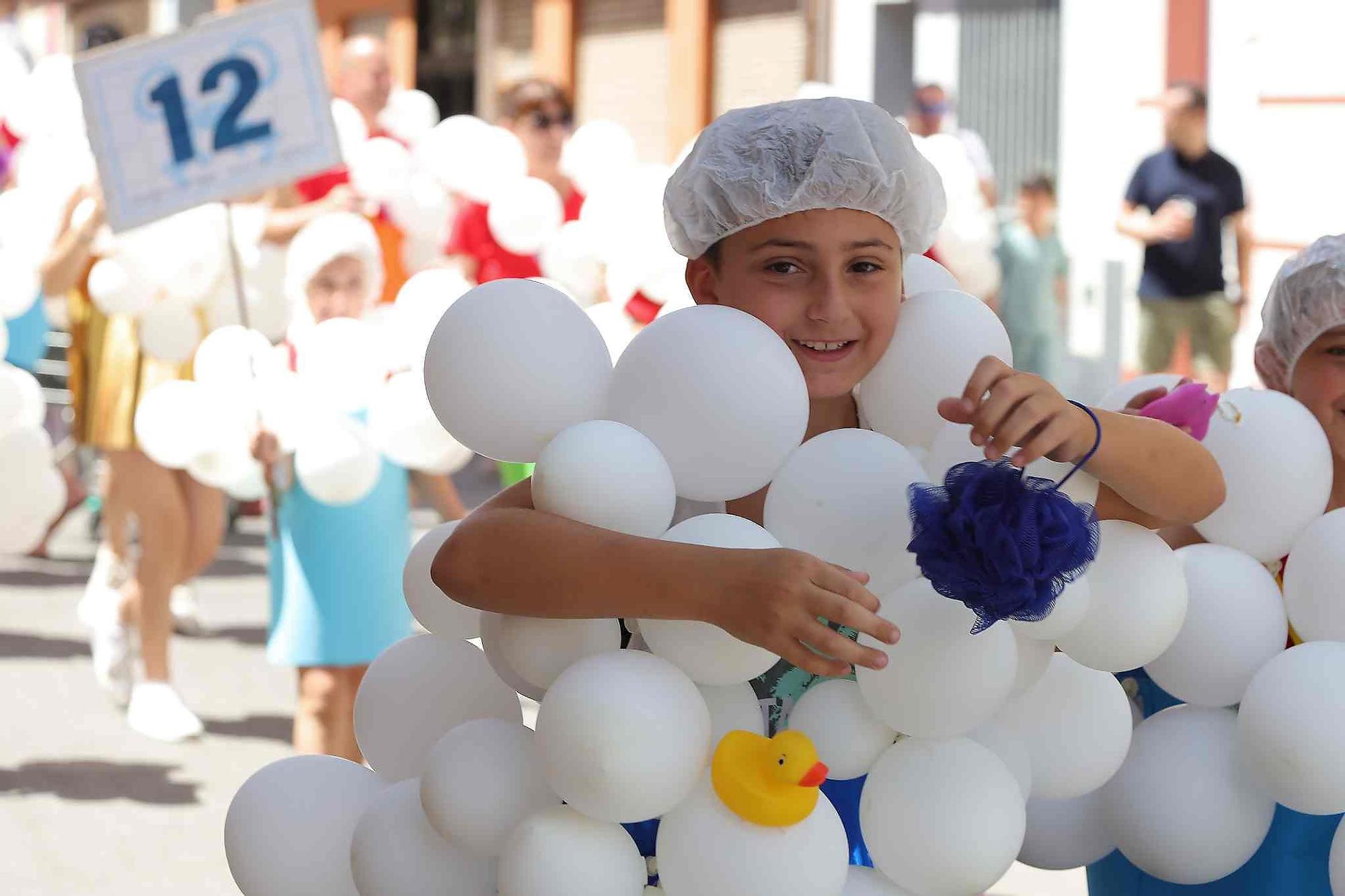 El Grau da inicio a las fiestas de Sant Pere con pólvora, bous y música