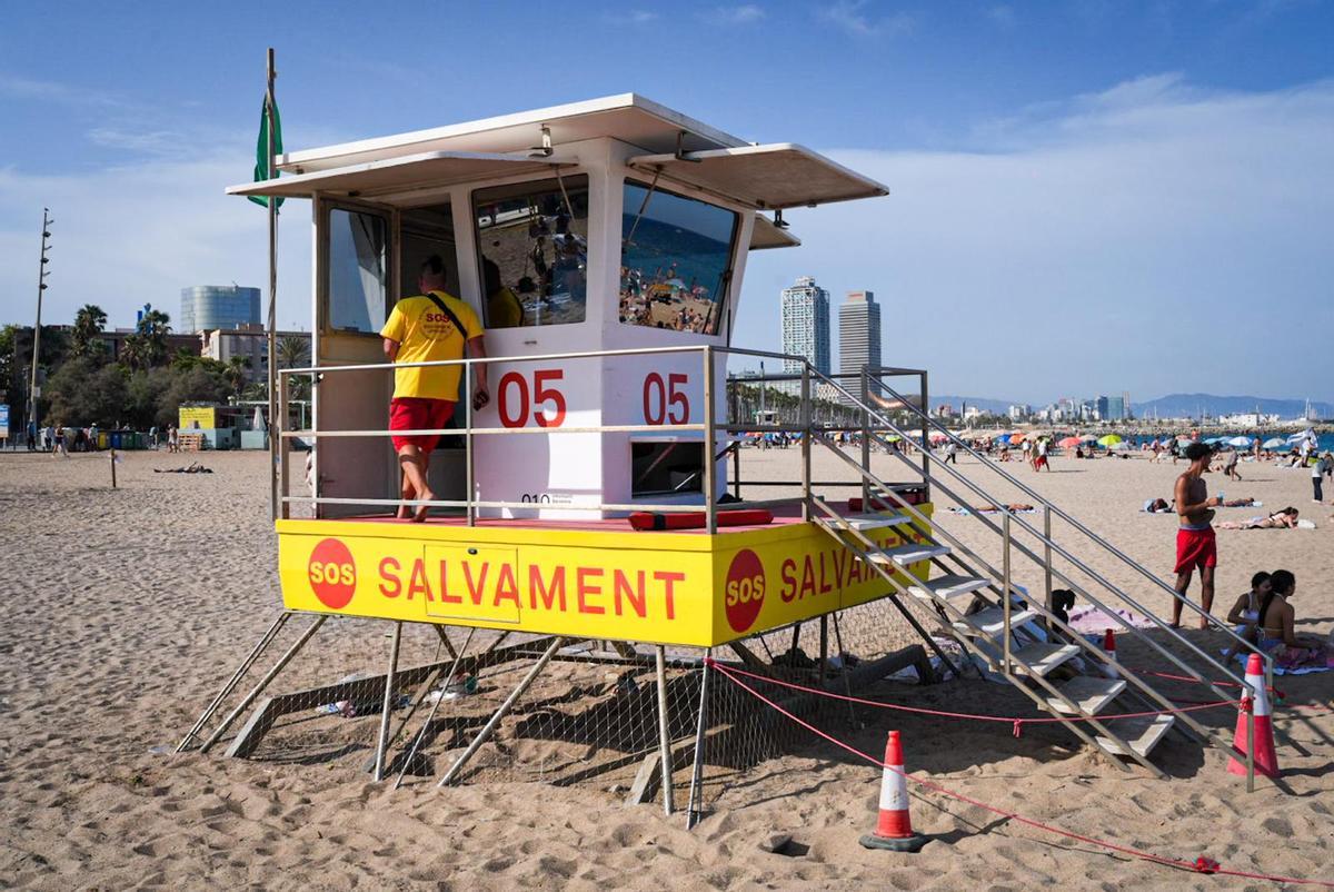Caseta de socorristas en la Barceloneta la tarde de la verbena de Sant Joan. Caseta de socorristas en la Barceloneta la tarde de la verbena de Sant Joan.