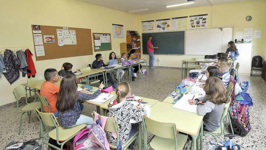 Clase de Asturiano en el colegio El Bosquín, de El Entrego.