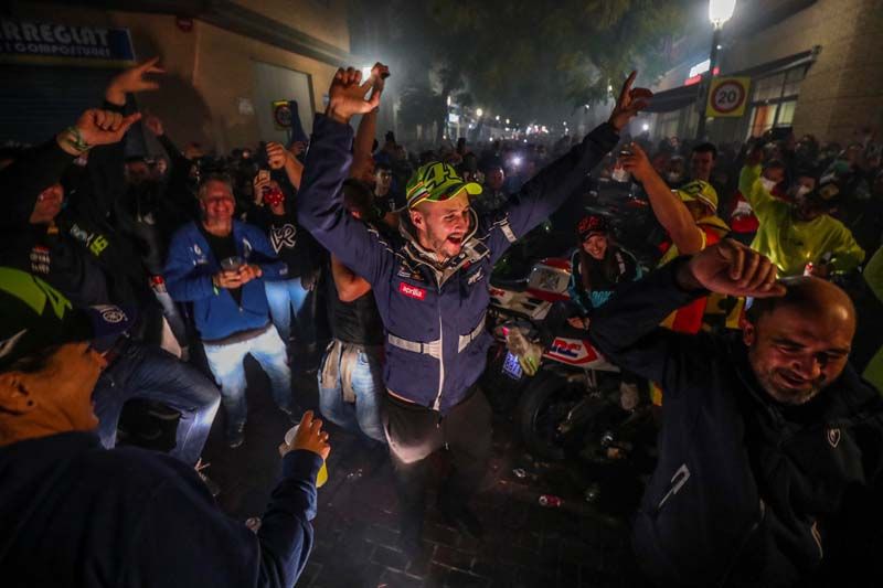 Vecinos de Cheste alertan de aglomeraciones y botellones las noches del Mundial