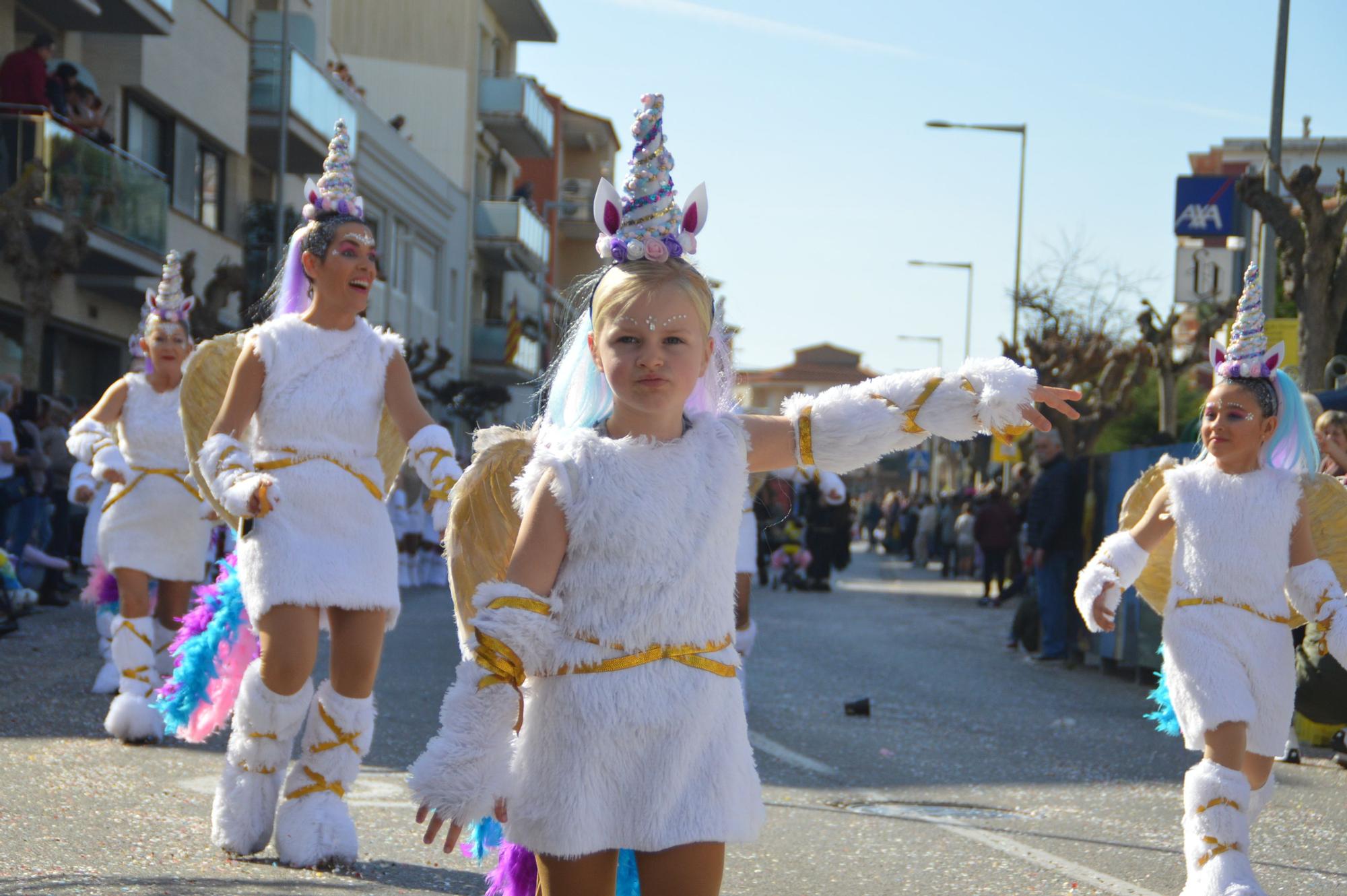 L'Escala vibra amb una rua de carnaval carregada d'imaginació