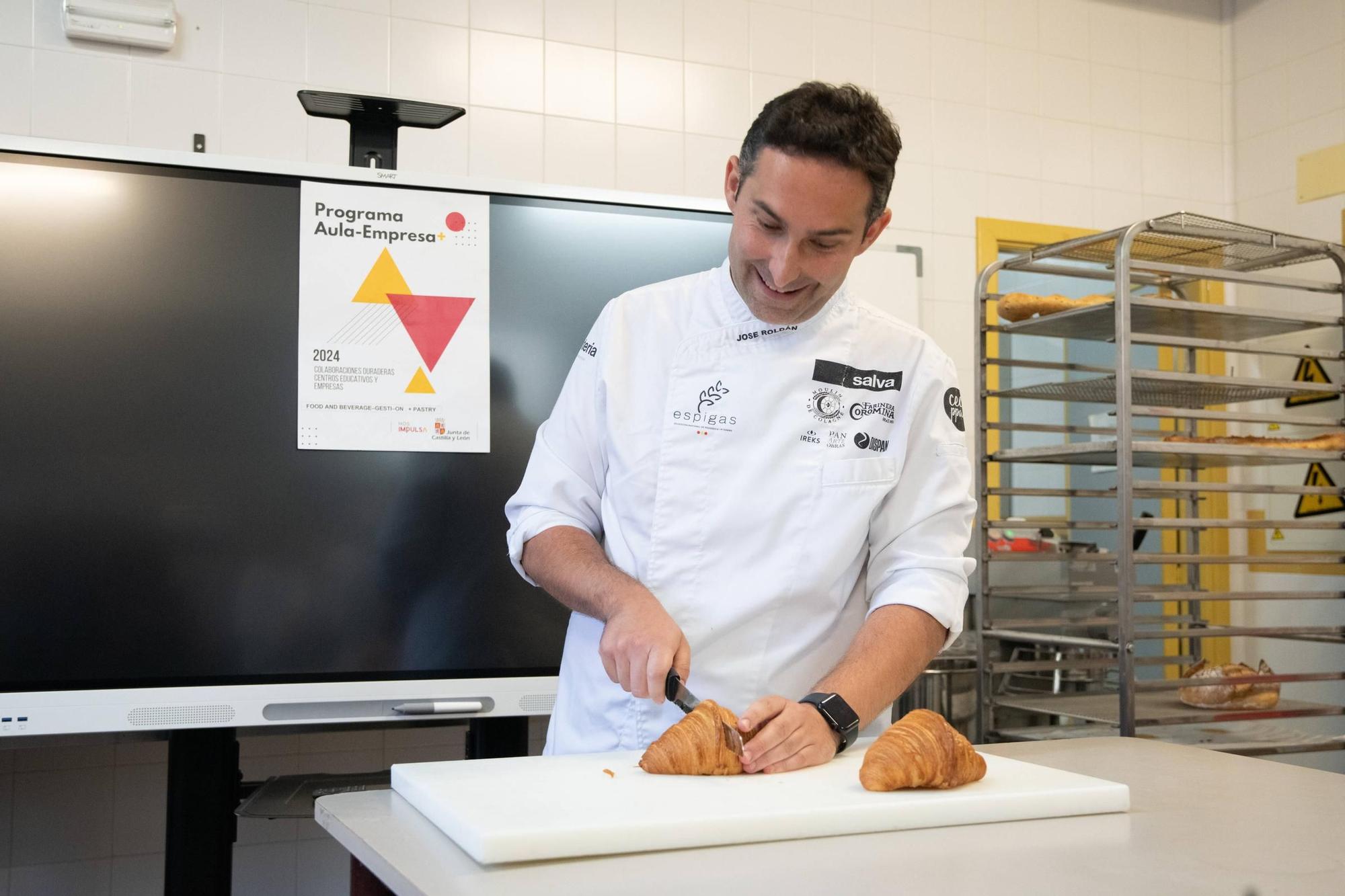 José Roldán imparte un curso de panadería en el CIFP Ciudad de Zamora