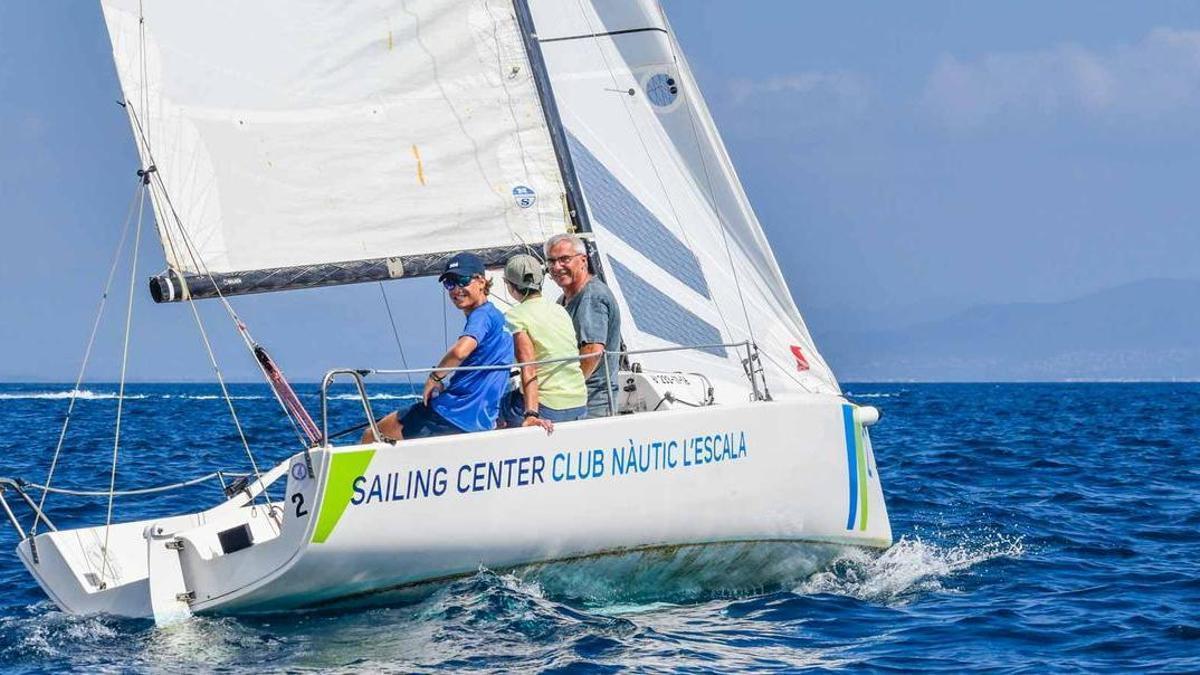 Alumnes de creuer al Club Nàutic l'Escala.