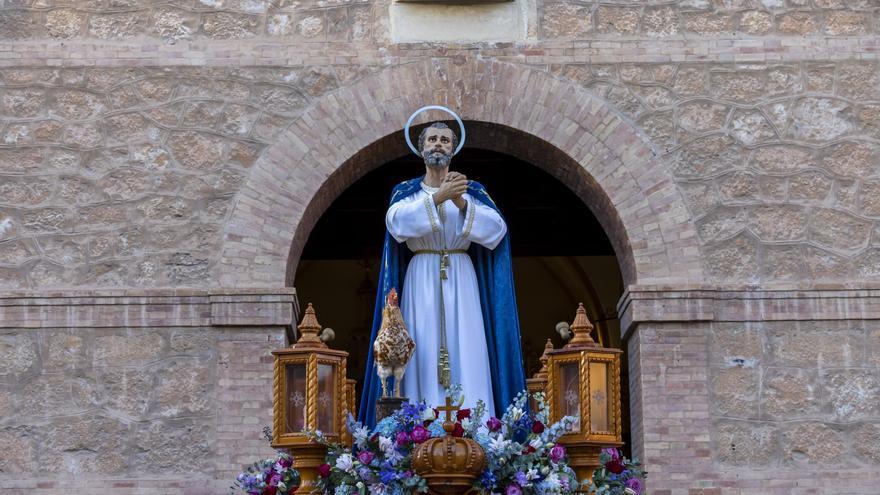 La procesión del Santo Entierro de Cristo del Viernes Santo de Torrevieja, en imágenes