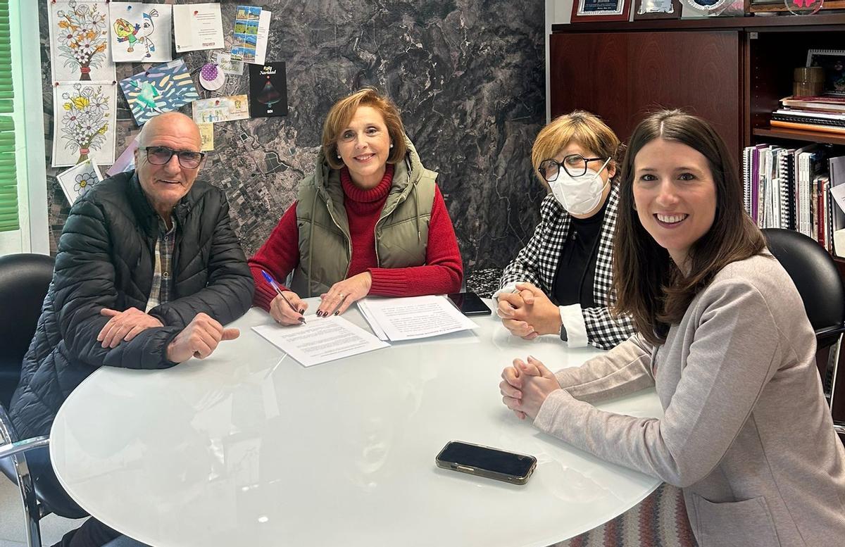 Renuncia de la alcaldesa de Marines, Lola Celda, a su cargo.