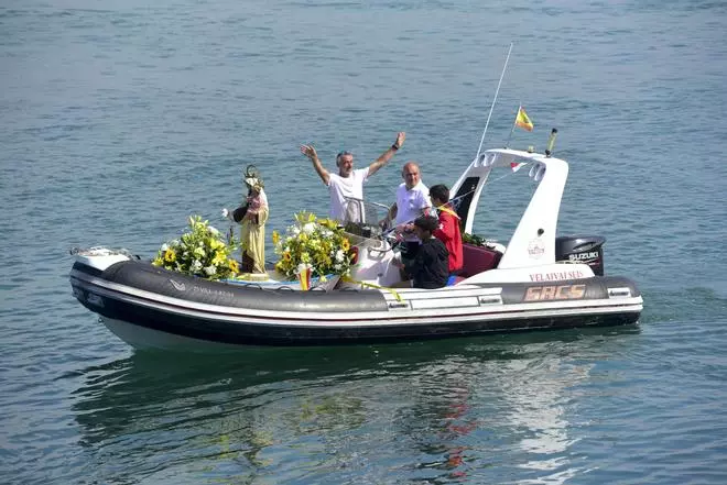 As Xubias muestra su fervor por la Virgen del Carmen en A Coruña