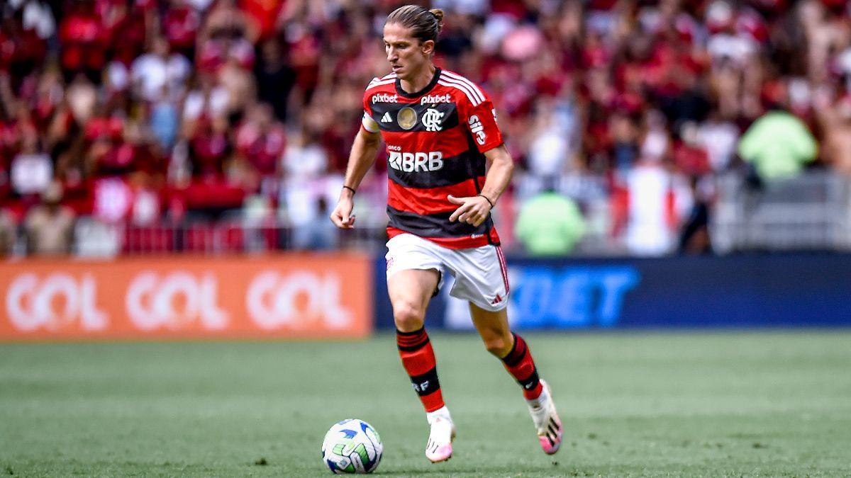 Filipe Luís se retiró en el Flamengo y ahora dirige su equipo Sub-17