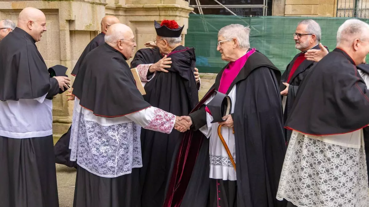 Santiago celebra los 815 años de su Catedral con un histórico encuentro entre los dos cabildos de la diócesis