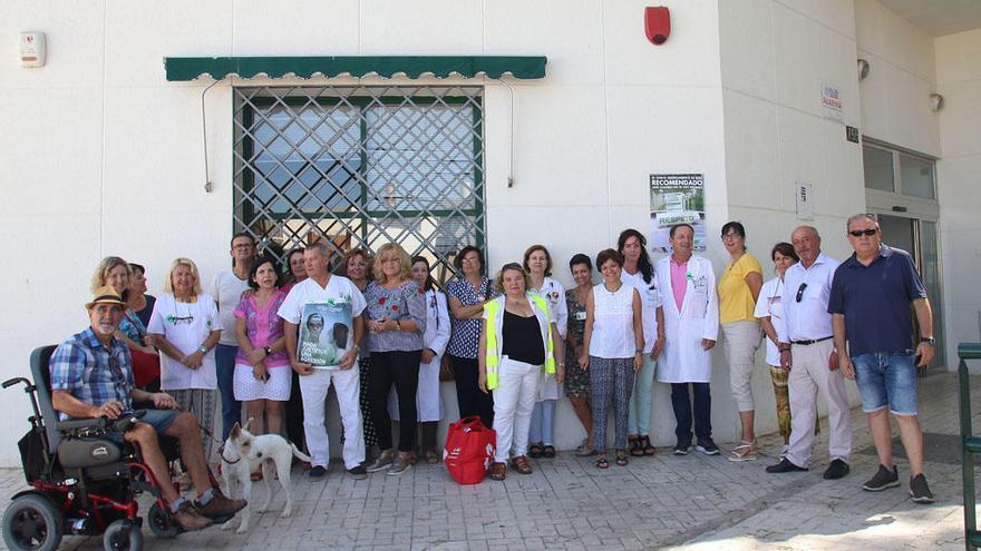 Sindicato Médico Andaluz en Málaga, plataforma Basta Ya y vecinos de El Palo, este miércoles.