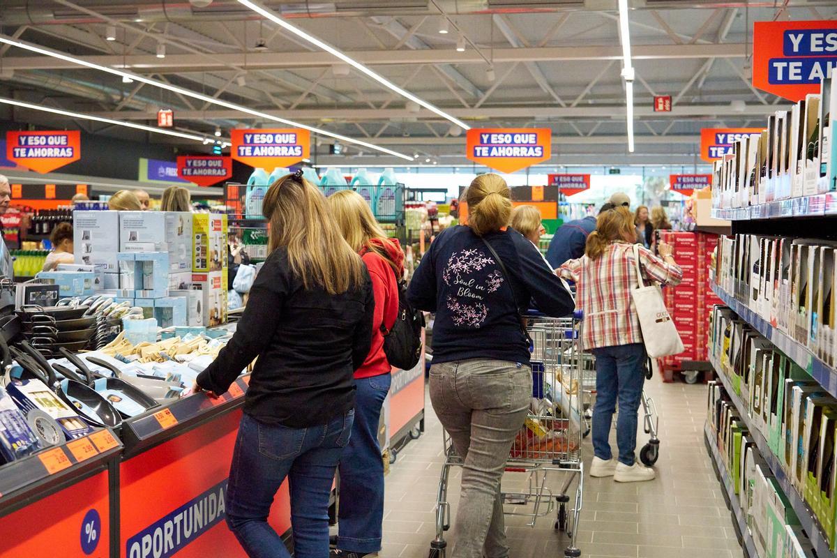 La tienda de Aldi en Fuengirola abre de lunes a sábado, de de 09.00 a 21.30 horas, y los domingos durante la temporada de verano.