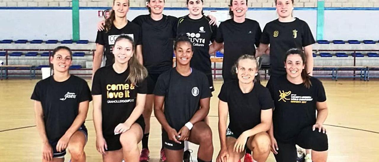 Las diez jugadoras que iniciaron ayer la pretemporada del Elche.