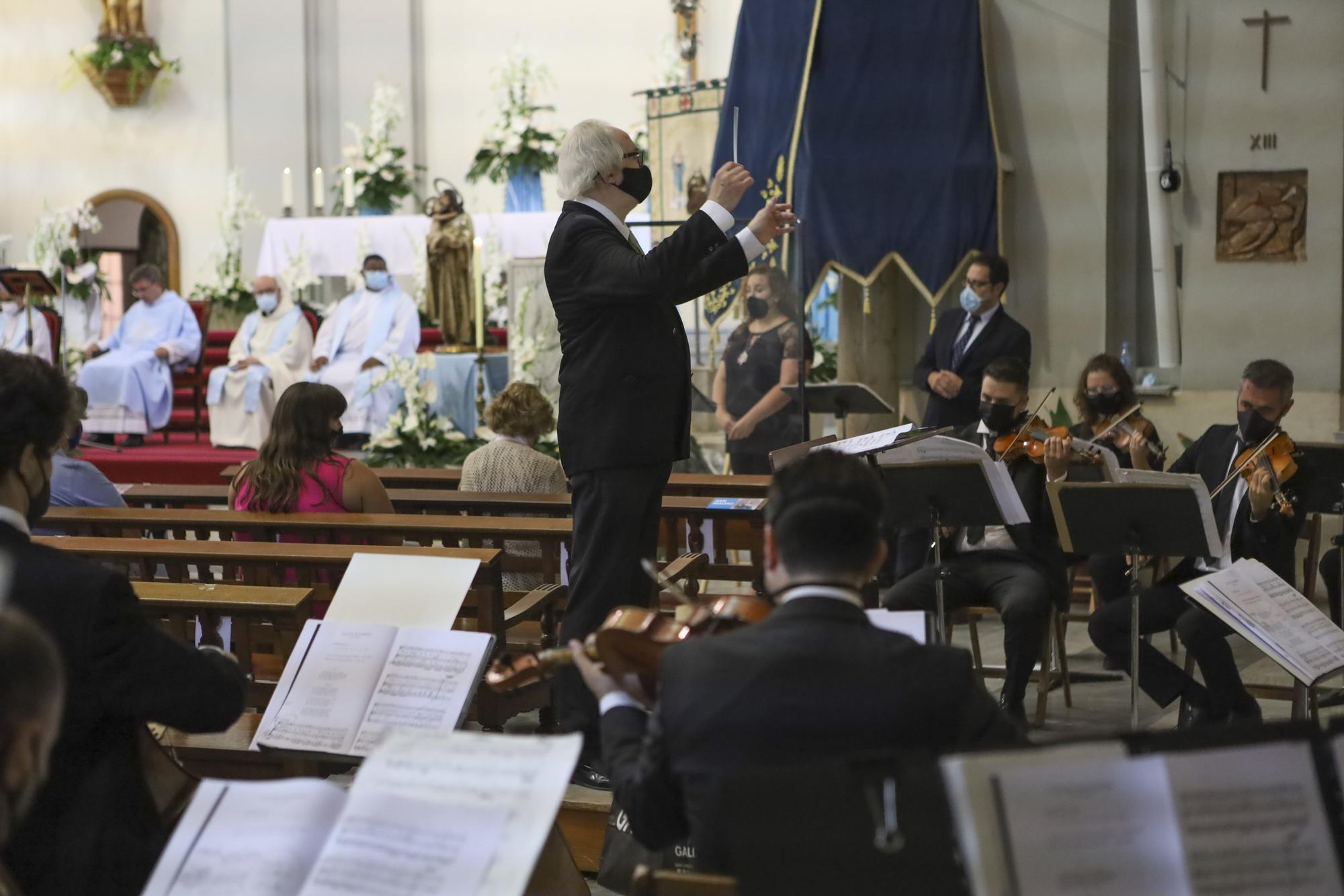 Alcoy homenajea a su patrona con flores