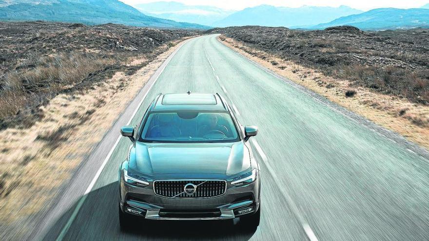 Volvo sabe confeccionar este tipo de vehículos tan interesantes por las opciones lúdicas que permiten; además van vestidos con las mecánicas eficientes de la marca