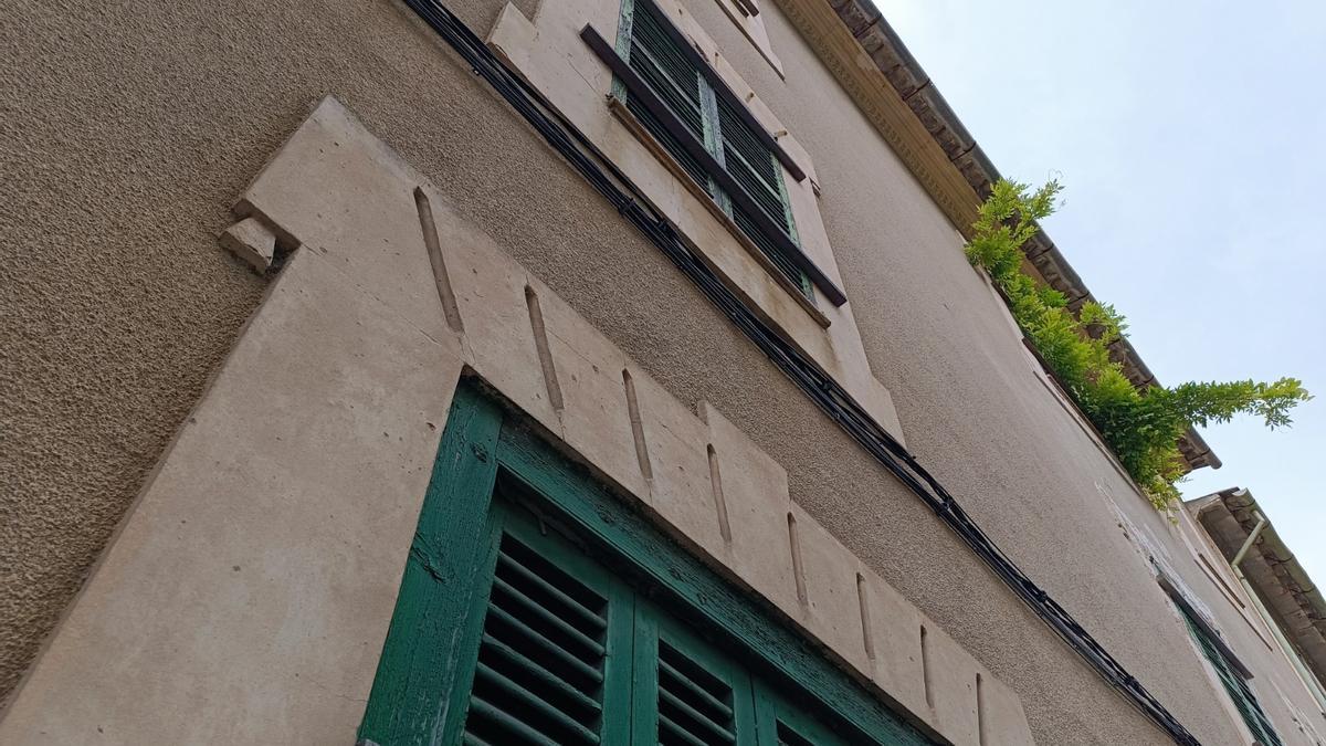 Vista de la fachada de la vivienda.