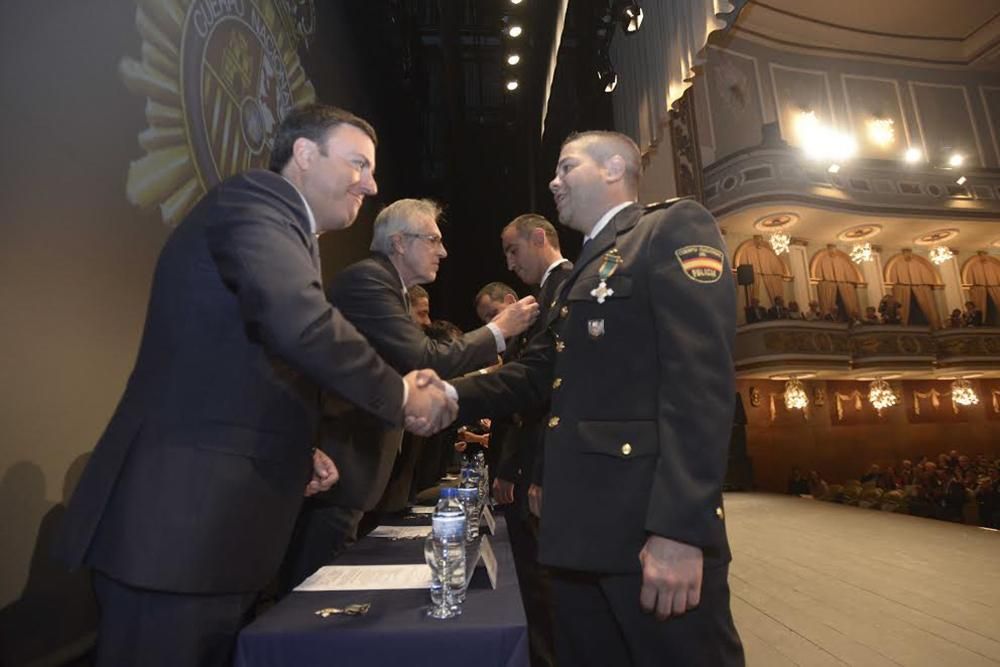 El acto institucional, en el Teatro Colón, ha sido presidido por el Delegado del Gobierno en Galicia.