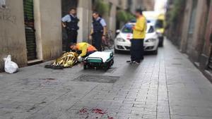 Herido un magrebí con un machete en una pelea con su compañero de piso en el Raval