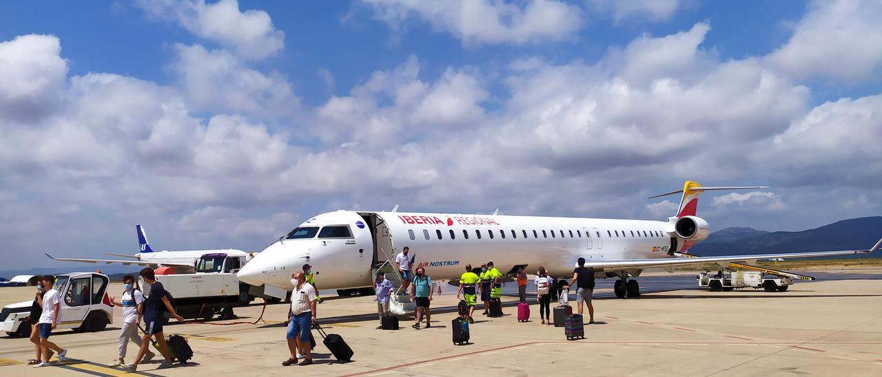 Llegadas de pasajeros al aeropuerto de Castellón desde Sevilla.