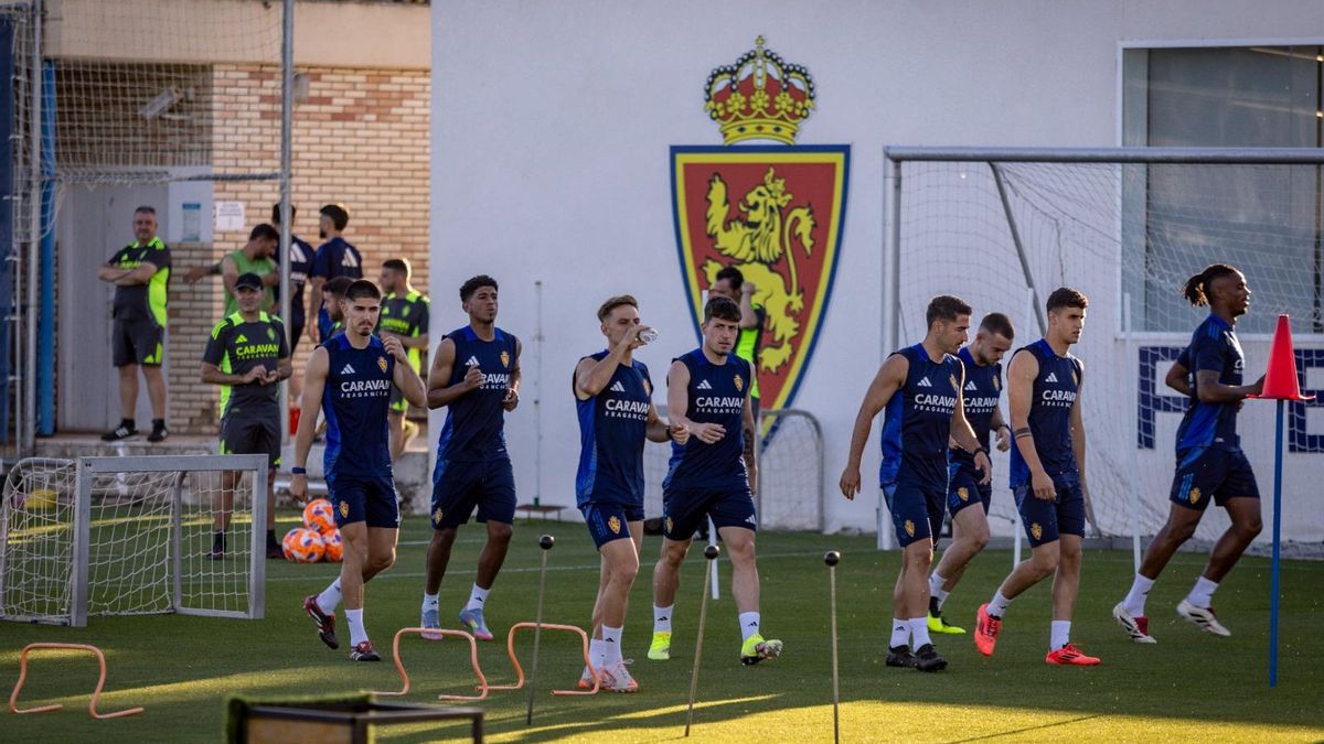 Los jugadores del Real Zaragoza, durante el último entrenamiento del curso