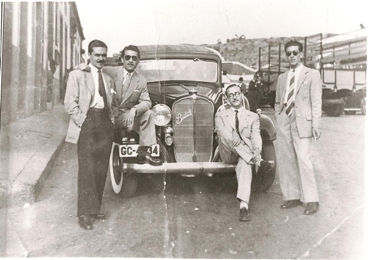 Profesionales del taxi servicio de viajeros en las cocheras