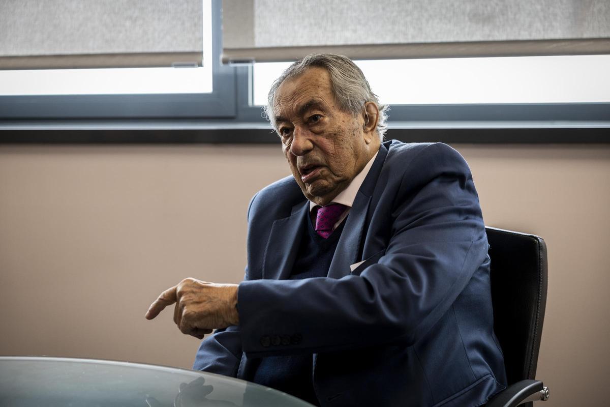 Miguel V. Carreras Calvete durante un momento de la entrevista.