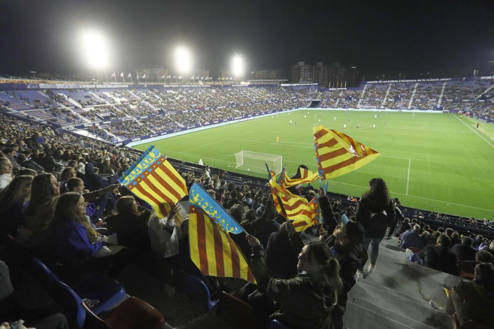 Derbi entre el Levante UD femenino y el Valencia CF femenino.