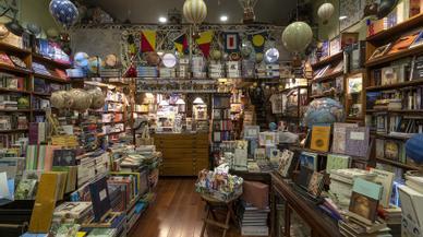 Entramos en la librería de viajes más mágica de Málaga: Mapas y Compañía