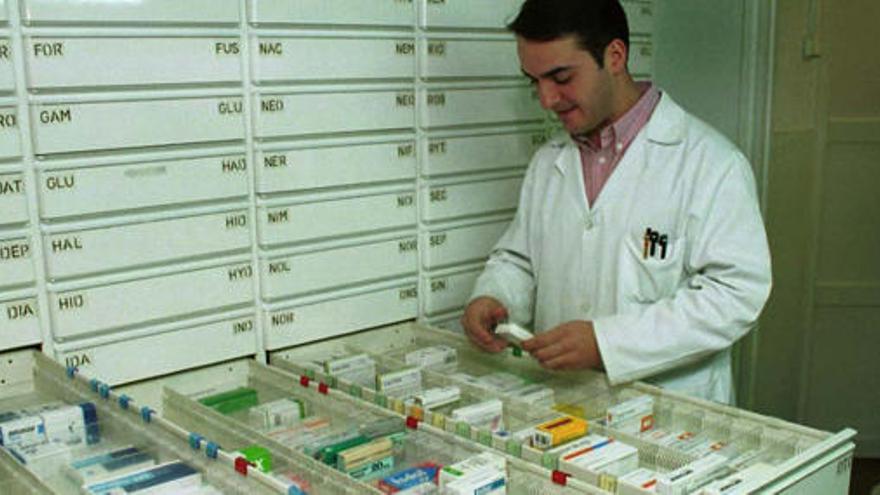 Los farmacéuticos reconocen que la falta de medicamentos se ha agravado con la nueva subasta.