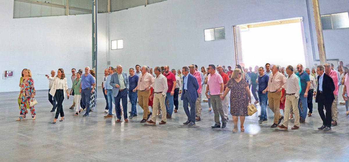Visita de socios de Alsara a las nuevas instalaciones en La Torrecilla.