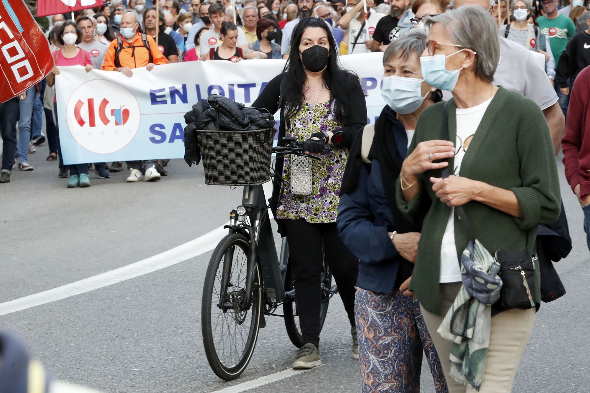 La multitudinaria protesta recorrió las principales arterias de Vigo