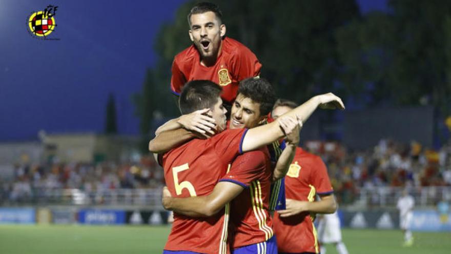 Toni Lato y Carlos Soler ponen el gol en bandeja