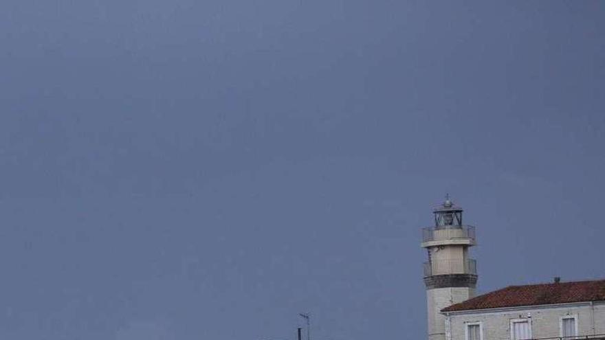 Los empresarios de Cudillero se muestran &quot;prudentes&quot; ante el uso turístico del faro