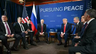 Europa en vilo: Trump y Putin inician en Alaska su crucial cumbre sobre el futuro de Ucrania