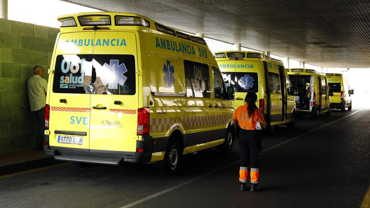 Ambulancias a las puertas del hospital Miguel Servet.