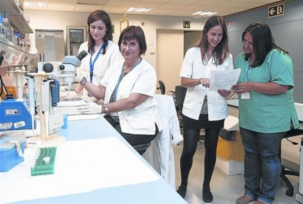 Silvia Rodríguez (primera a l’esquerra), Marta Vives, Irma Pujol i Rosa Ampudia, investigadores sobre immunologia en diabetis, a Can Ruti.