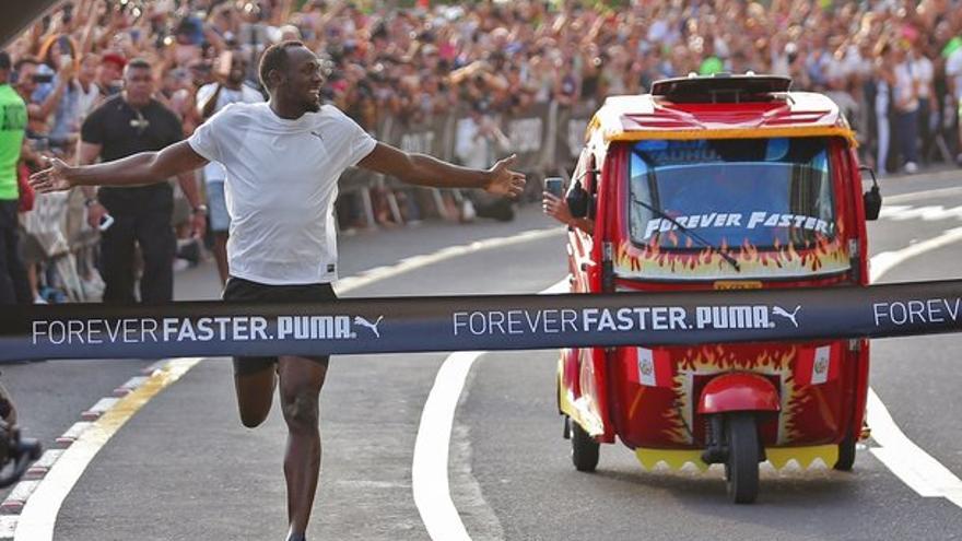 &#039;El rayo&#039; Bolt ganó una carrera en Lima a un mototaxi sin esforzarse