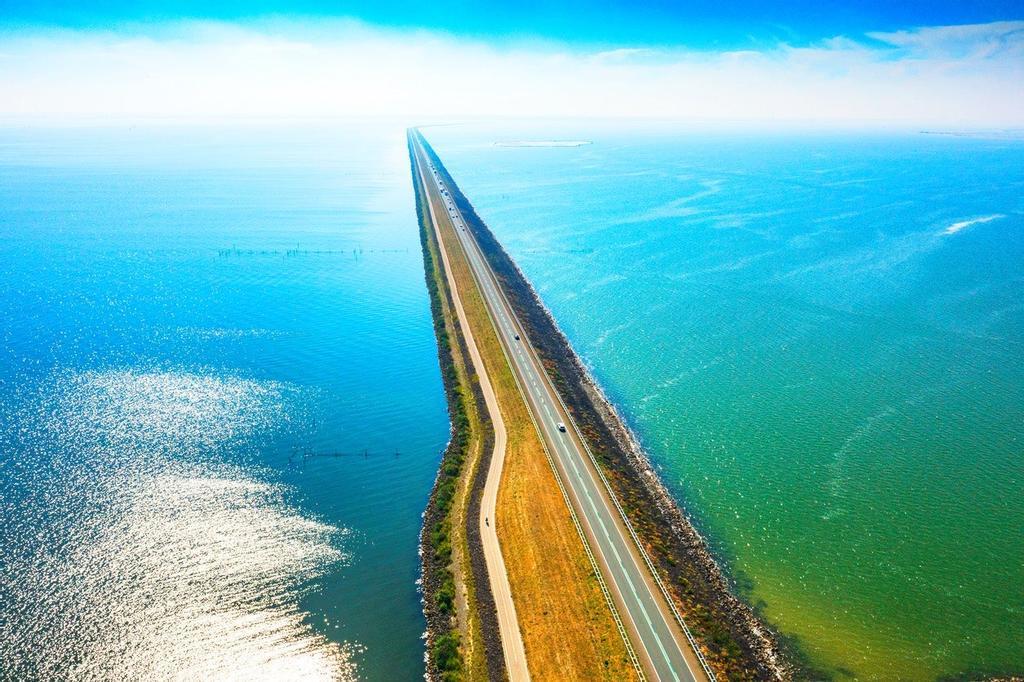 Dique construido en Flevopolder, Holanda.