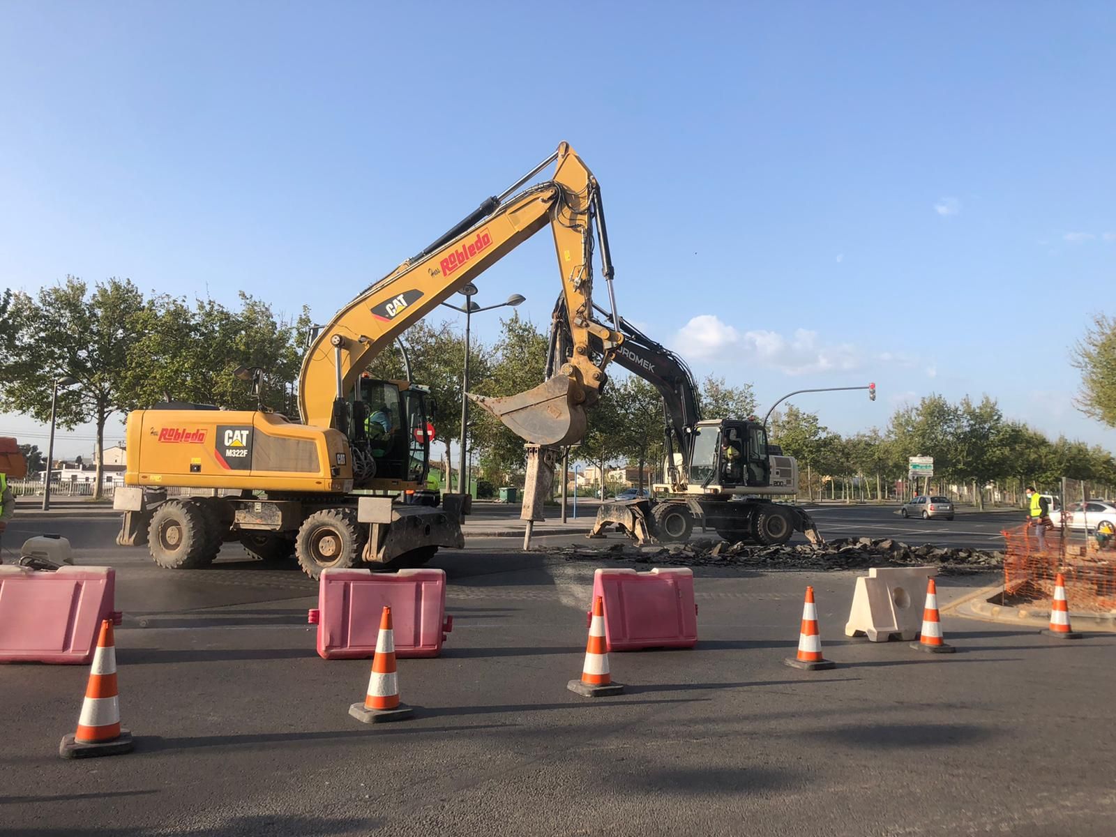 Obras en la avenida Antonio Ferrandis para la instalación de los raíles de la futura línea 10 de Metrovalencia