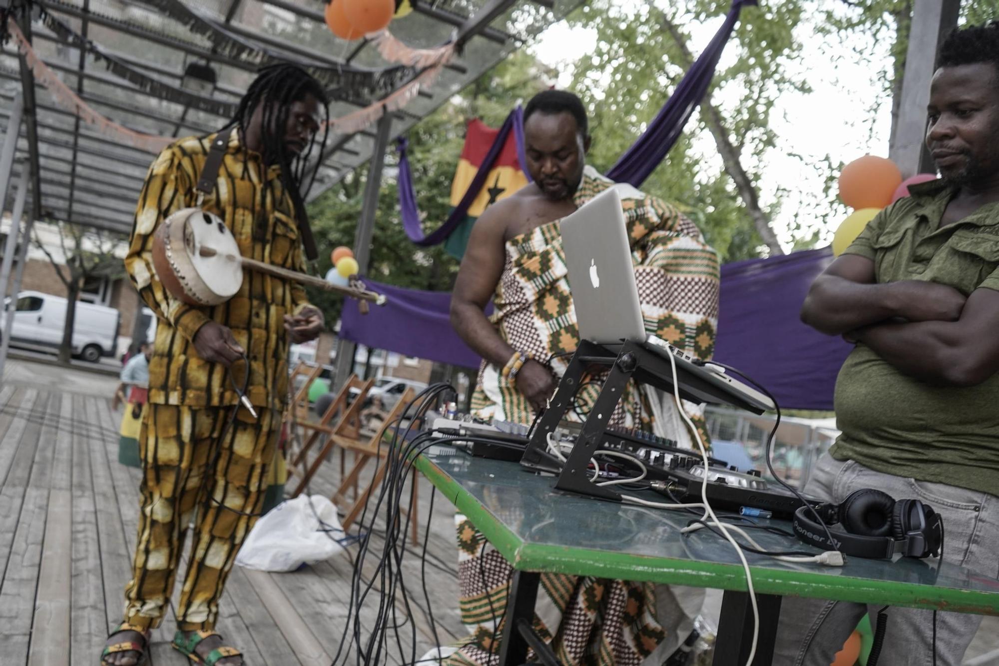 Totes les imatges de la festa solidària de la comunitat de Ghana