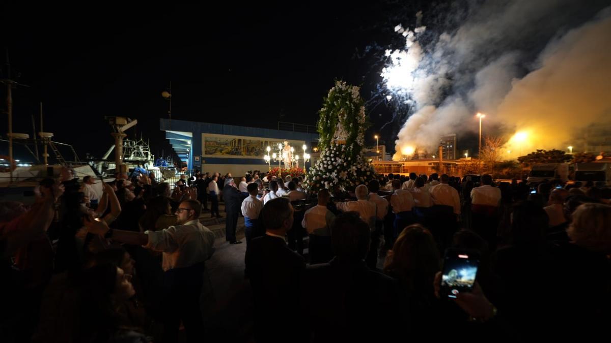 Galería de imágenes: La Virgen del Lledó llega a la plaza del Carmen en el Grau