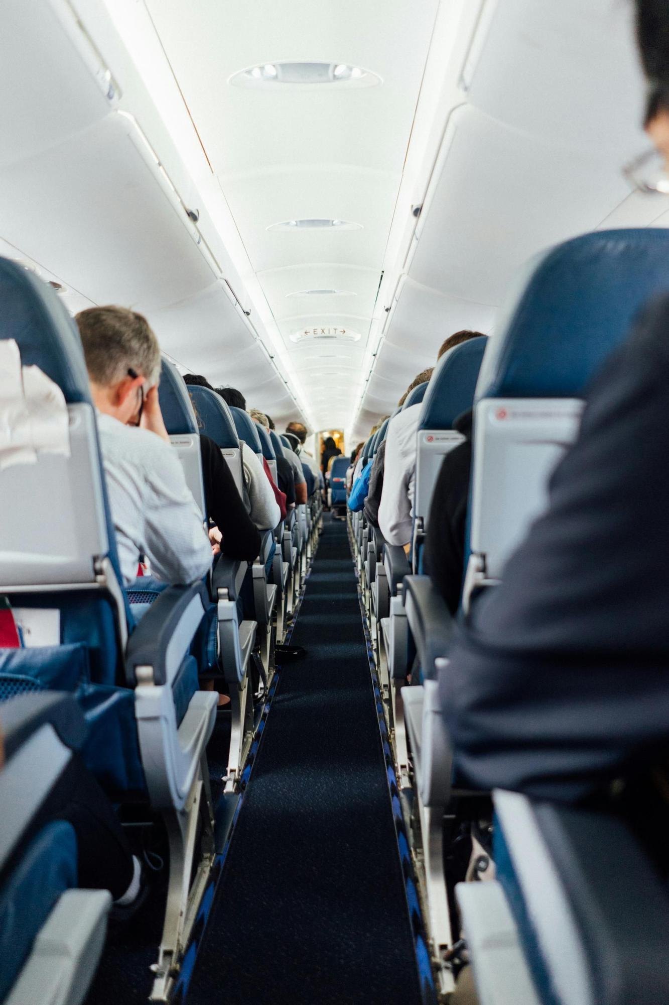 Los pasajeros con asiento pasillo suelen ser los últimos en subir al avión.