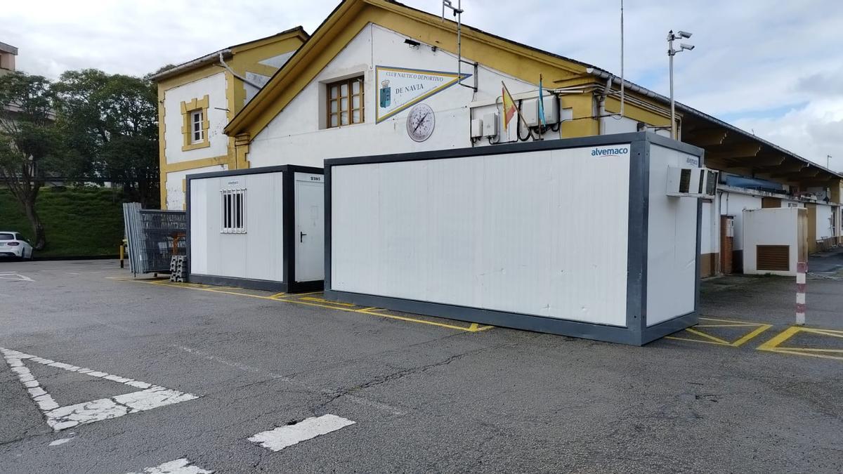 Caseta de obra en al darsena de Navia.